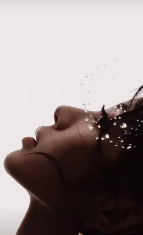 田曦薇金色流苏裙