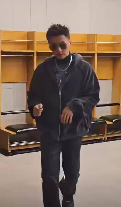 谢霆锋提前45天剧透2026巡演首站深圳