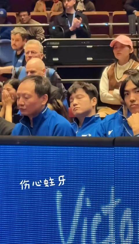 困得迷迷糊糊的，轮到东东上场的时候，抡起拍子照样赢