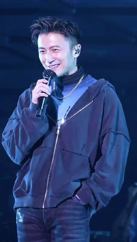 谢霆锋提前45天剧透巡演信息