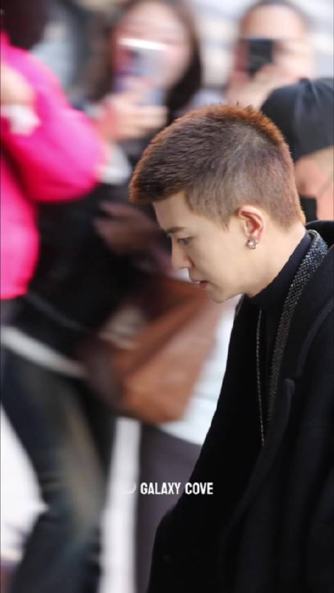 任嘉伦平安夜录制节目，分享从无到有奋斗历程