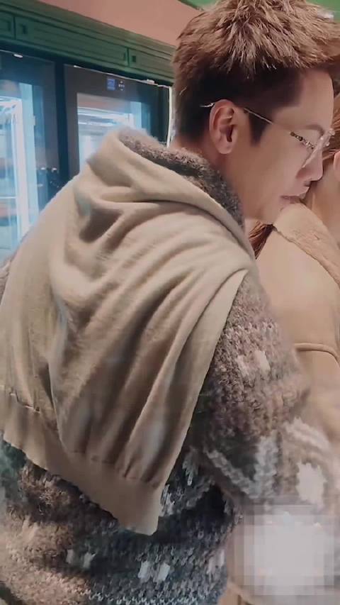 陈伟霆官宣孩子名字坦承新手爸爸不足