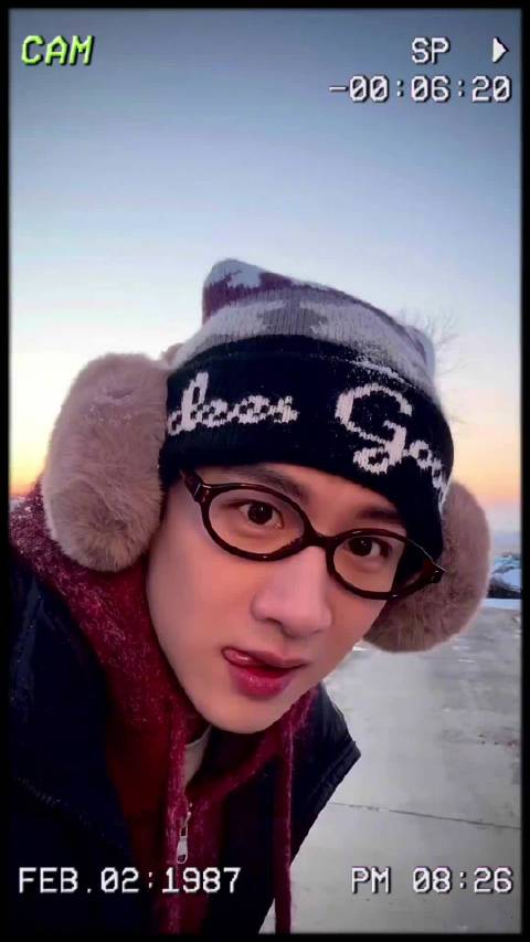 白老舞熟悉的舞蹈姿势又强势来袭，此男帅成这样究竟意欲何为