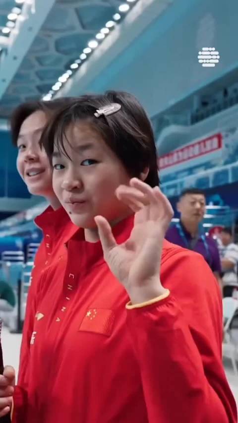 全红婵陈艺文合影显脸小技巧引热议