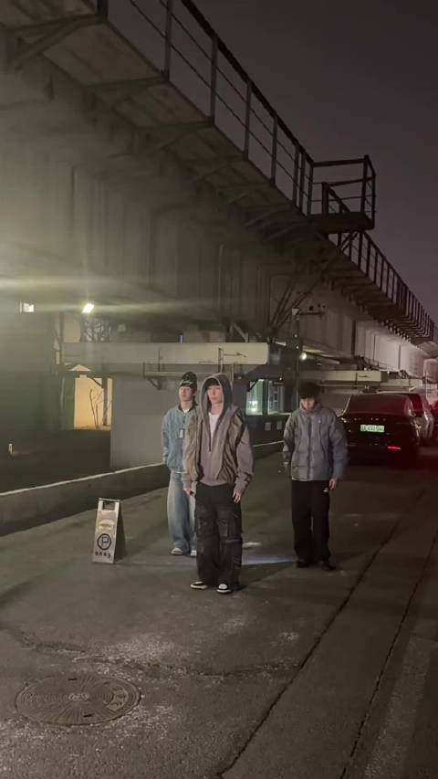 张艺兴就爱跳点抽象舞蹈奖励自己哈哈哈