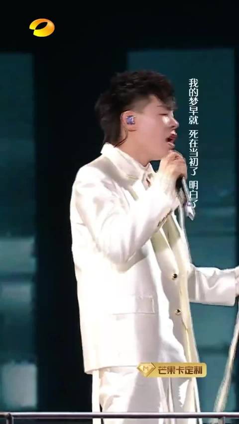 胡彦斌跨年夜三台晚会献唱，再现《再见爱人》名场面