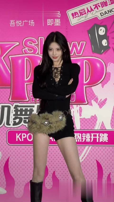 有谁跟我一样第一眼看成鞠婧祎的？这可以当替身的存在