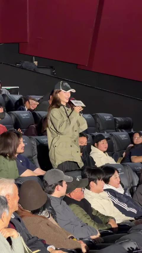 金晨亮相用武之地首映礼，期待与申奥导演再合作