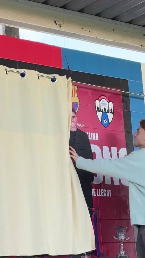 费尔明·洛佩斯巴塞罗那球迷俱乐部开幕，超百人参加