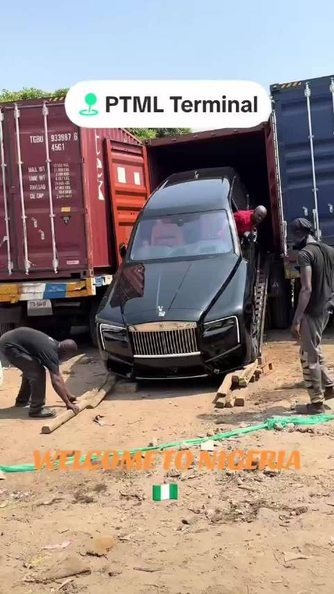 这又是哪位老板的劳斯莱斯库里南被发到尼日利亚拉香蕉了