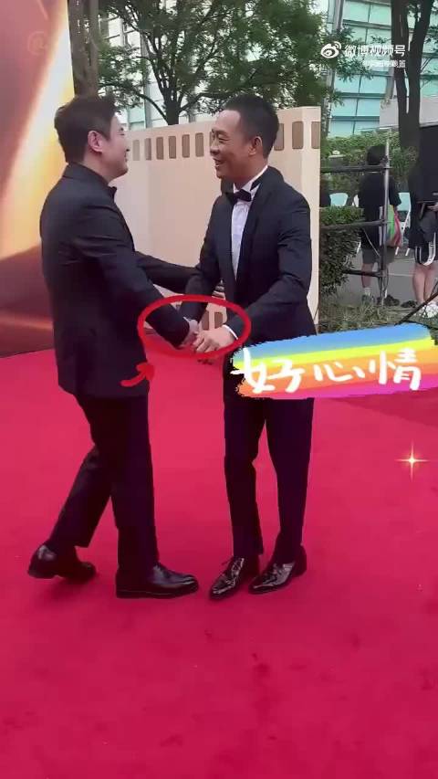 明星社交圈，谢霆锋秦岚点到为止，李幼斌看到李雪健下意识掏兜