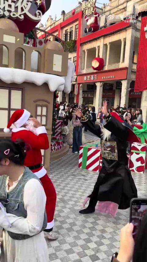 樊振东在波尔家过圣诞，体验中西圣诞文化碰撞