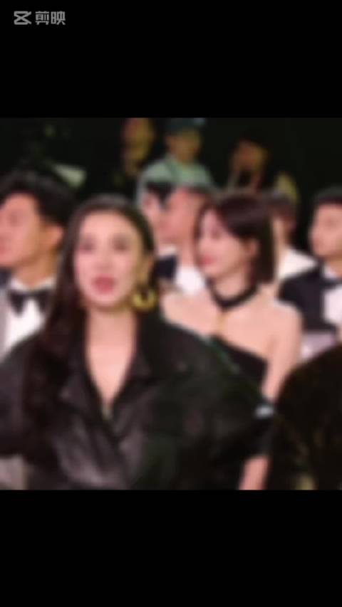 cyx 当你的眼睛眯着笑，爱上妍希是必然！星光大赏