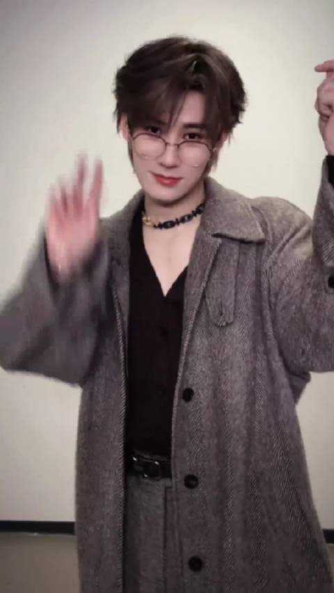 张真源这是哪年的娃娃脸