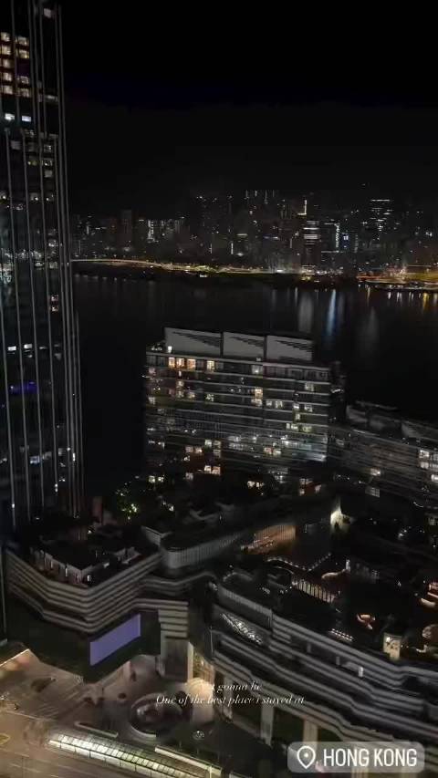 wjr王嘉尔回香港全是尖叫 谢谢哥带我们看风景 这个酒店看来真的很好