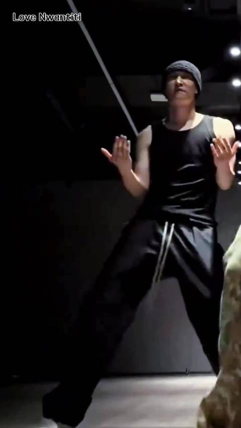 张艺兴缺席EXO新团综录制