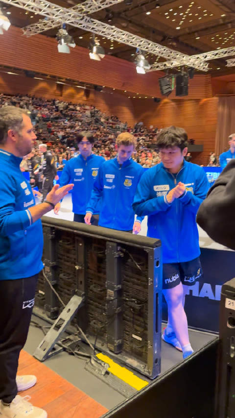 2025最后一赛，对阵德甲传奇劲旅杜塞尔多夫队：赛前准备上场了