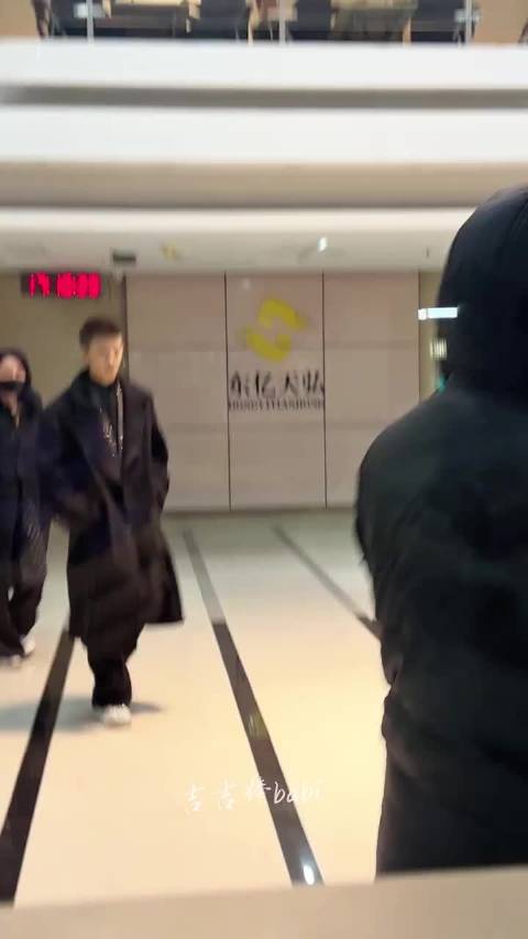 任嘉伦北京卫视跨年录制路透 不知道会带来怎么样的惊喜舞台呢，期待ing！