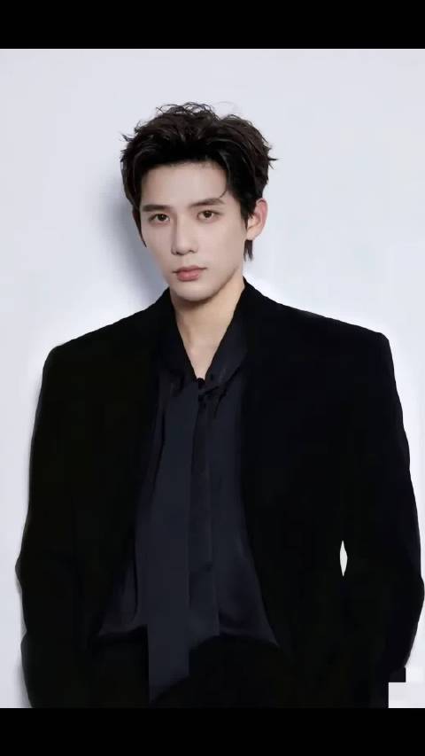 杨天真2018年签素人王安宇，称其播音主持专业为稀缺资源