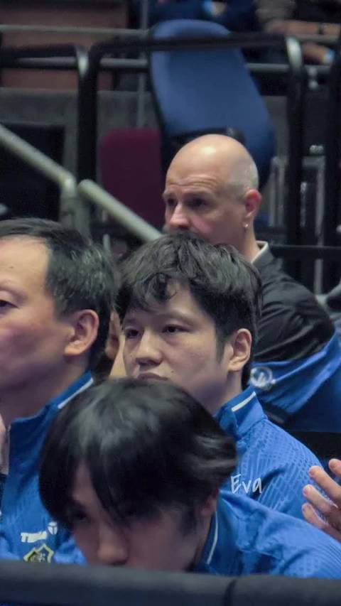 樊振东奥运逆转张本智和，0-2落后换衣调整死磕到底