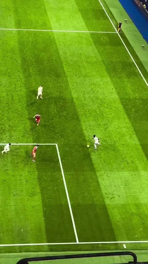 罗德里戈挑球抽射险些破门，三场造4球，这球商高