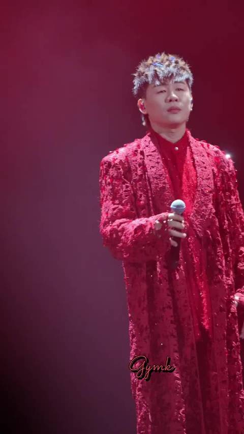 跨年夜胡彦斌三台同唱展现音乐多面性