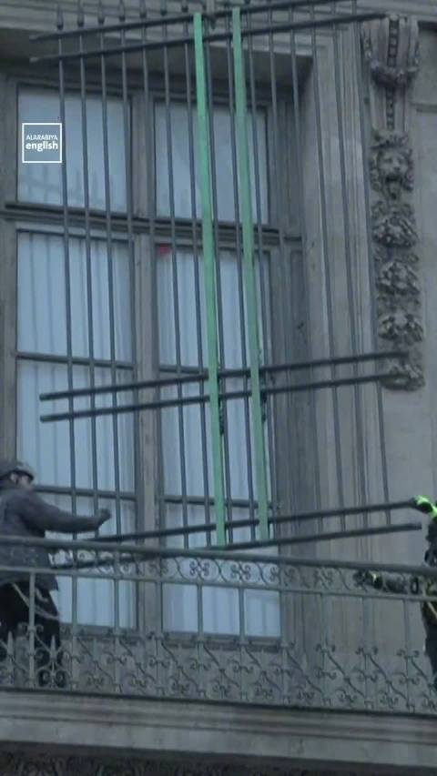 卢浮宫加装防盗网