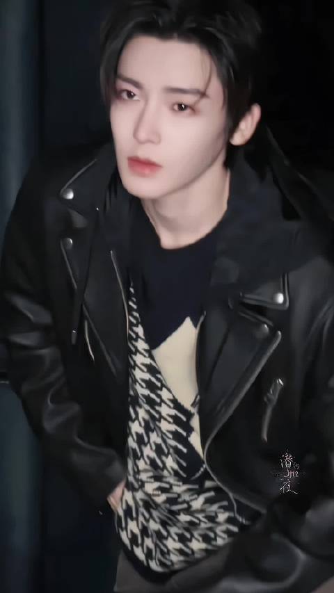 侯明昊演绎万妖之王，笑颜展逍遥红烨风采