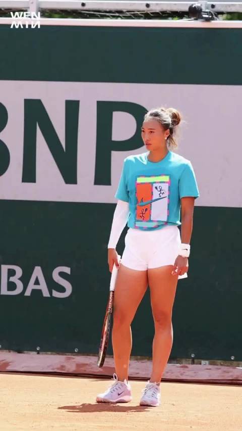 郑钦文2025赛季60张海报记录成长与坚守