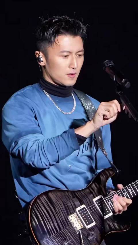 谢霆锋提前45天剧透巡演首站深圳