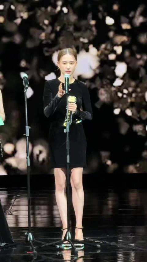 何超莲获金莲花最佳新人奖，澳门国际电影节众星云集