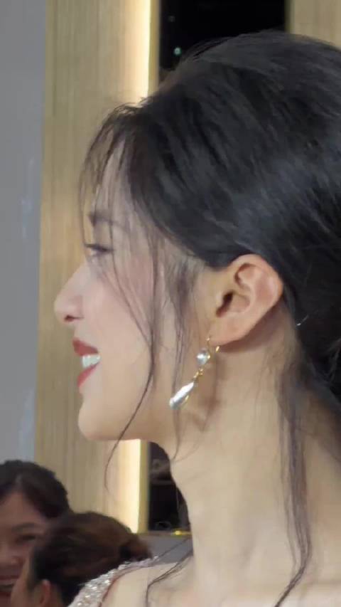 张婧仪生图颜值抗打，被称生图的神