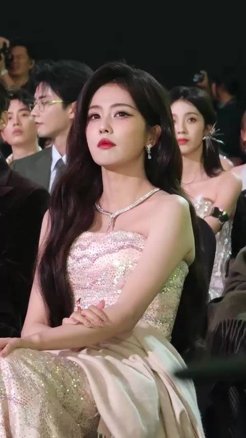 神妍降临 ꙳⋆꙳⋆