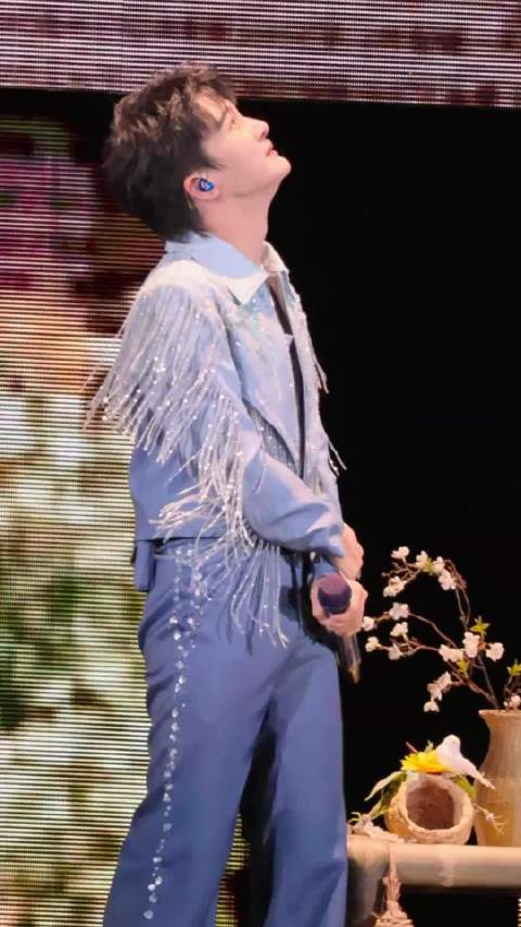 歌声里全是对老师的思念啊！唱的好用力，老师你看到了吗他现在真的很棒