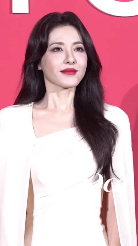 曾黎麻麻的脸真的好精致好诱人啊 年纪越大越有感觉