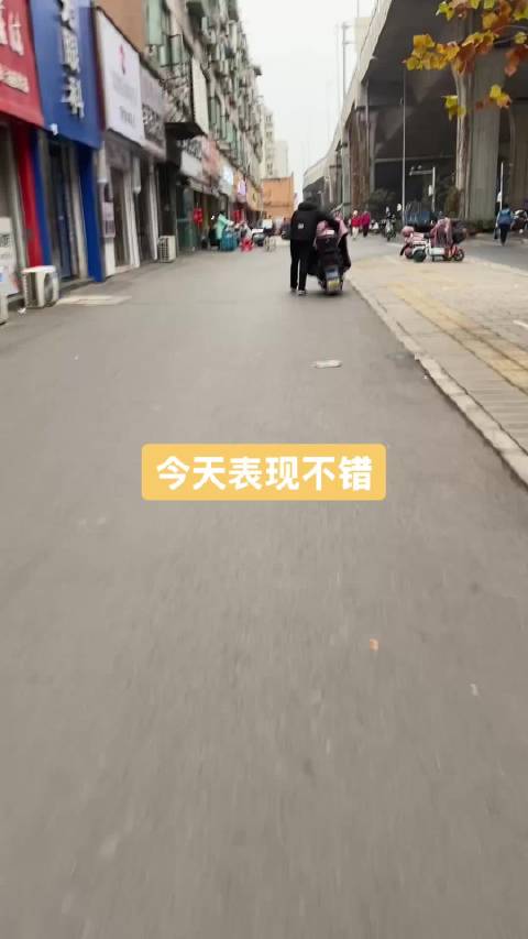 夫妻因电动车故障争执后合力修车化解矛盾