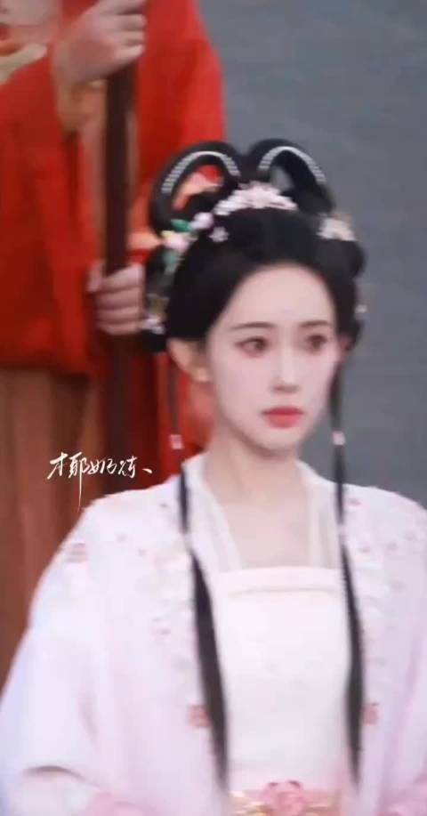 孟子义尚公主最新路透造型，好娇嫩的暮晚摇，孟姐这部剧每个造型都好美