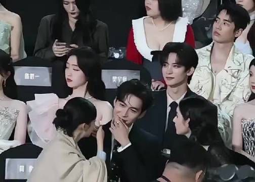 陈星旭周也王玉雯星光大赏聊天名场面火到外网