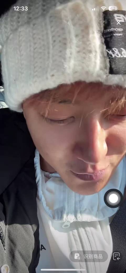 黄子韬直播间夸赞刘耀文，回应称天天被爱包围