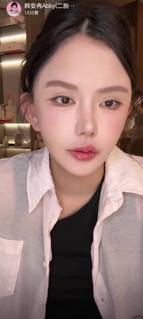 韩安冉两女儿性格迥异，优米活泼小猪妹内敛