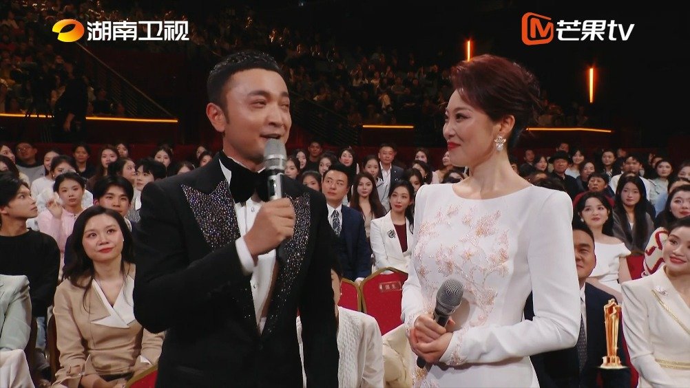 何炅是尼格买提的职业启蒙人