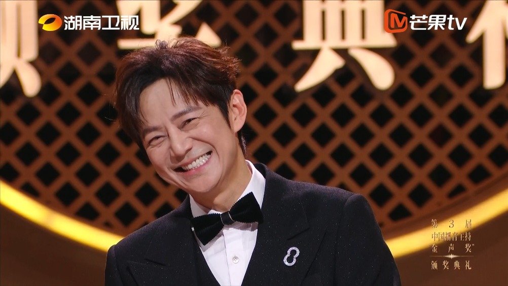 何老师和龙洋掉水里小尼先救谁