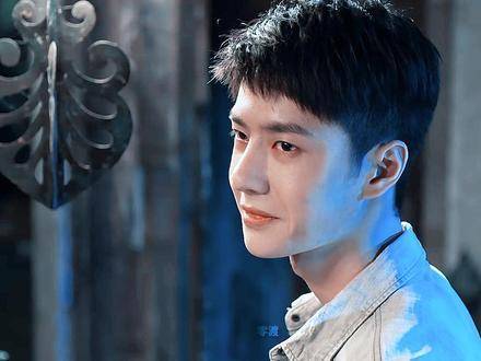 缉毒警察与毒枭之女夜夜守候双向救赎