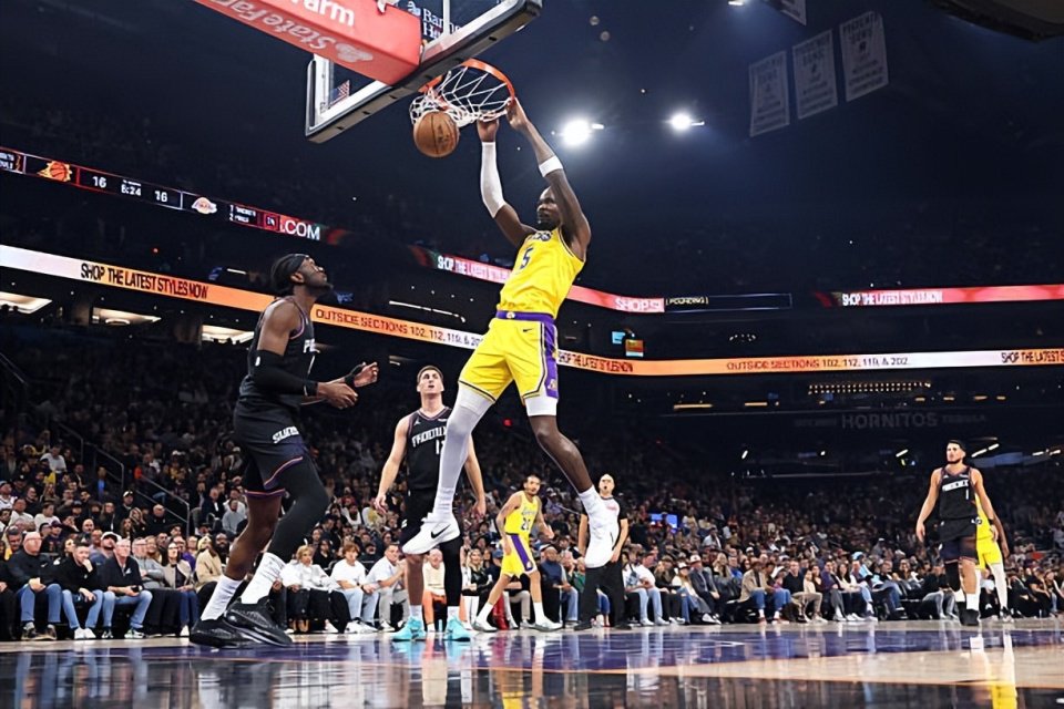 确实不赖东契奇！在湖人艾顿就是没有办法得到更多的球权支持？