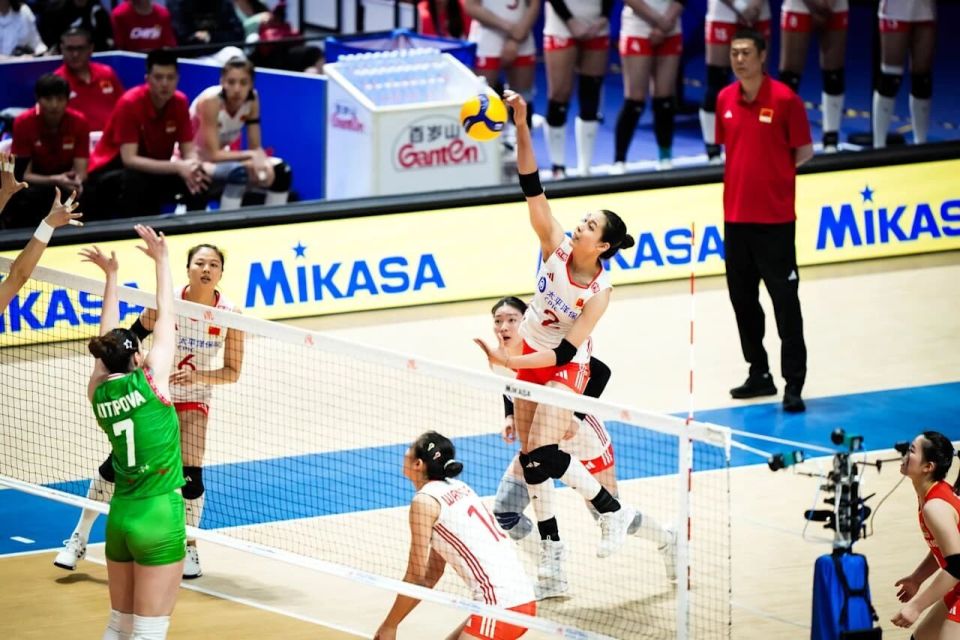 中国女排1米84主攻登体育周刊封面：我来意大利是为了继续成长