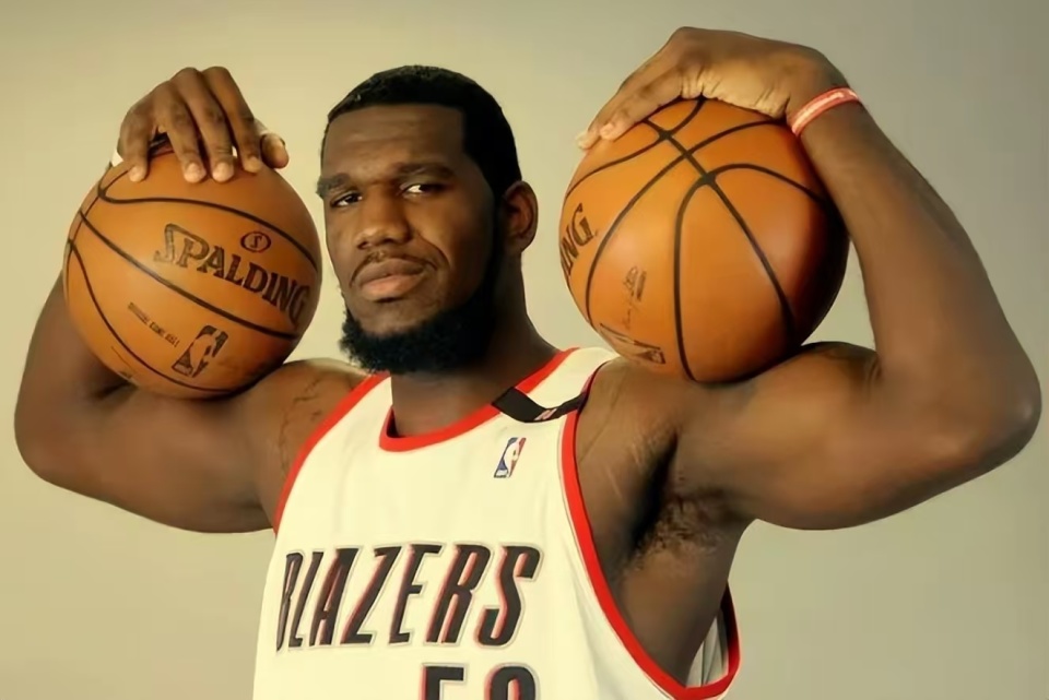 豪横！29岁全明星离开NBA，直接买下俱乐部转战SFC，生涯赚2.3亿