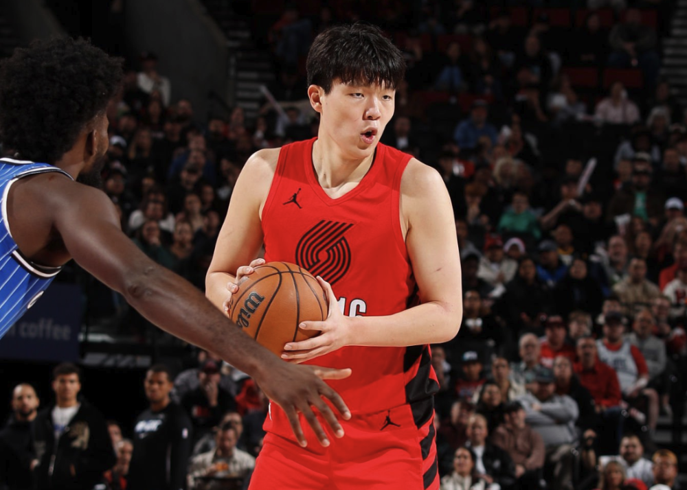 时隔16天再次登场！杨瀚森7分52秒填满数据栏 4分2板2助积极拼抢