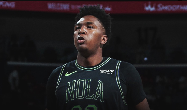 奎因本赛季20+5+5场次在中锋中仅次于约基奇和申京