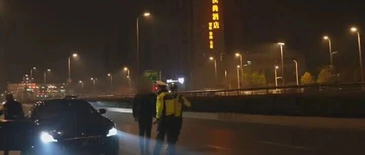 突然逆行掉头！扬州男子刚提玛莎拉蒂就被查！