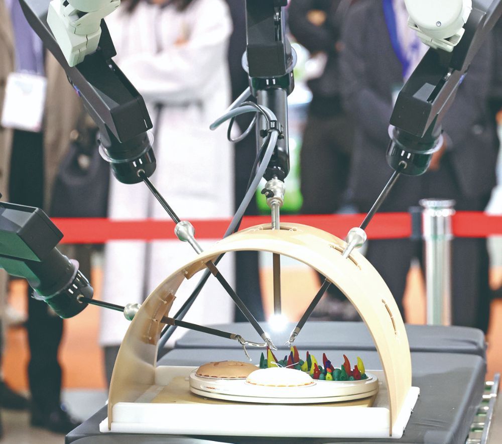 资本涌入、合作爆发，AI制药迈入加速发展期｜记“医”2025